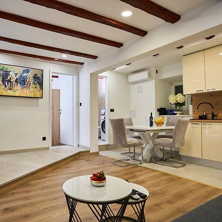 דירות ספליט Bernard Deluxe Renovated Peaceful Old Town Gem מראה חיצוני תמונה
