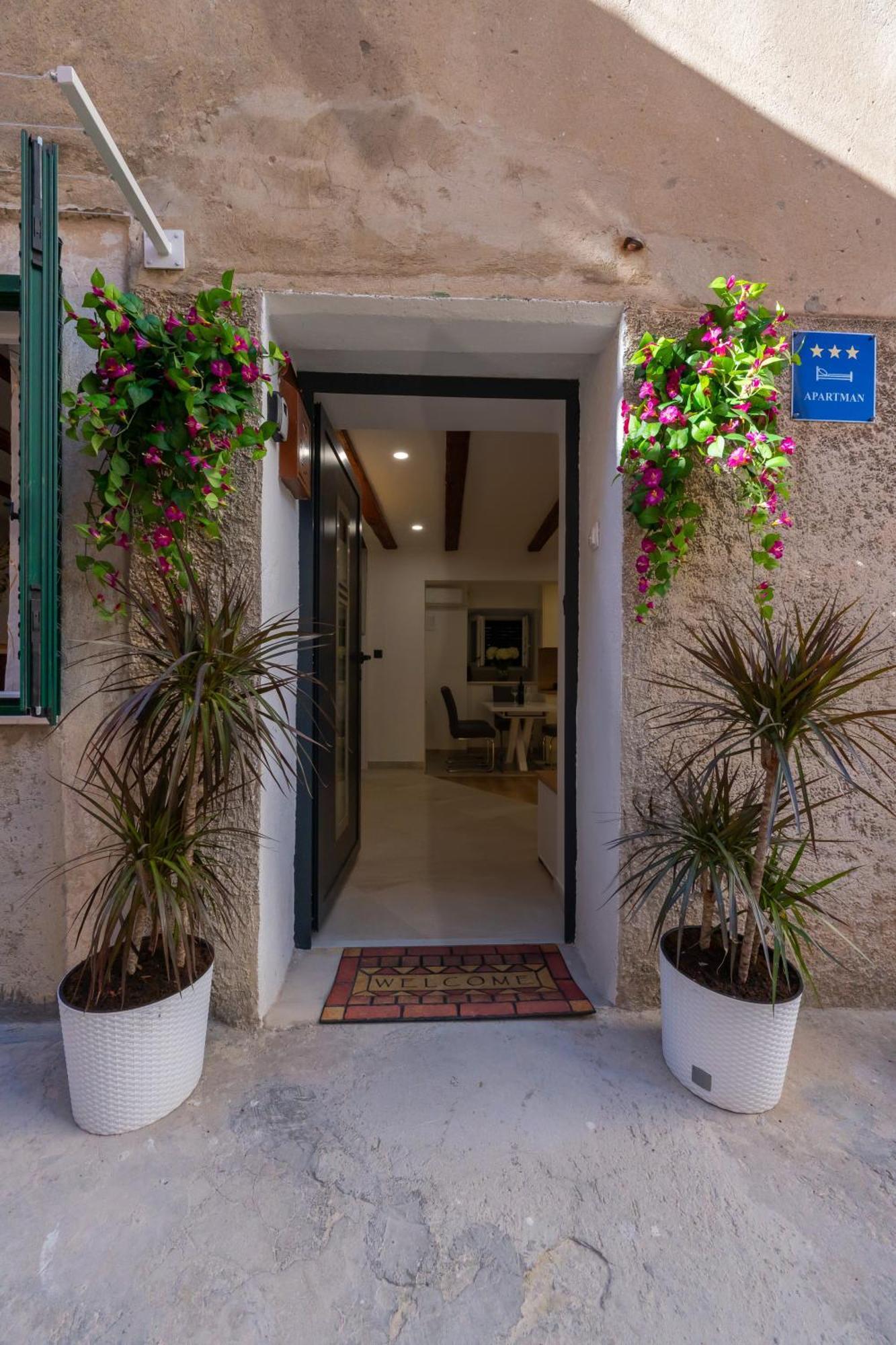 דירות ספליט Bernard Deluxe Renovated Peaceful Old Town Gem מראה חיצוני תמונה
