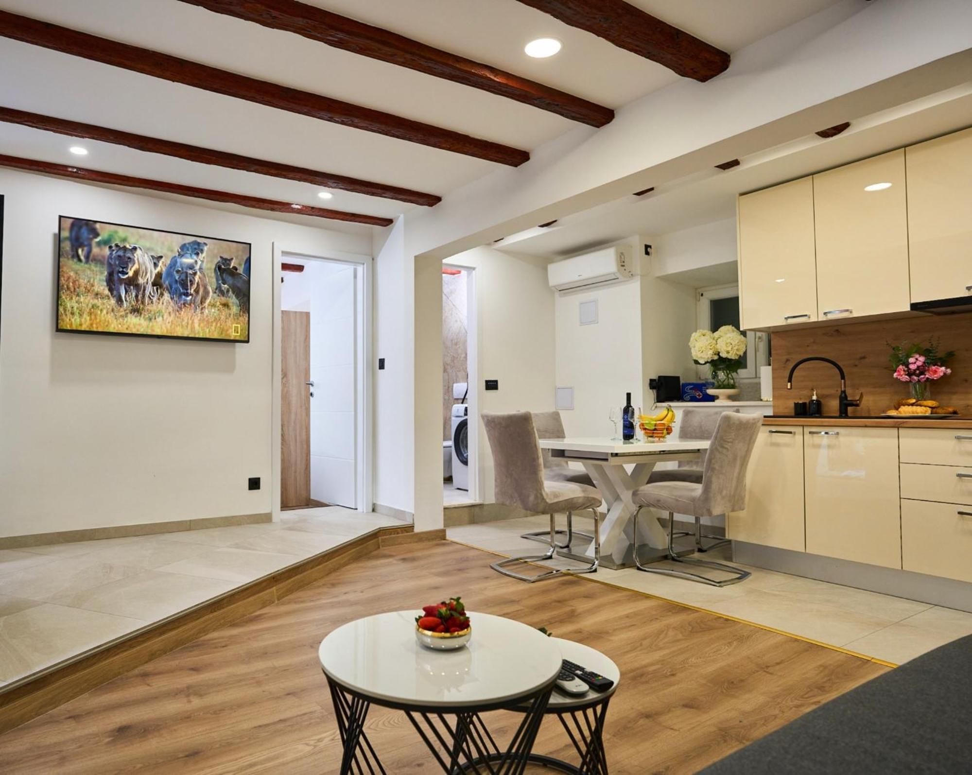 דירות ספליט Bernard Deluxe Renovated Peaceful Old Town Gem מראה חיצוני תמונה
